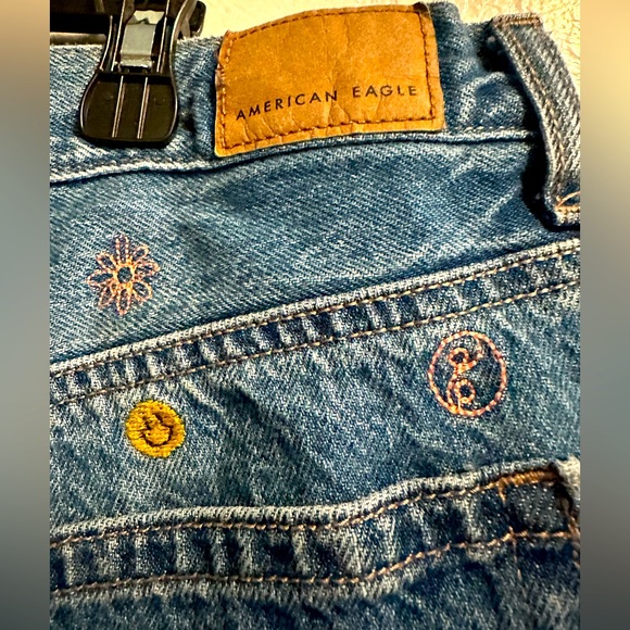 American Eagle embroidered 90s boyfriend shorts - Picture 4 of 7